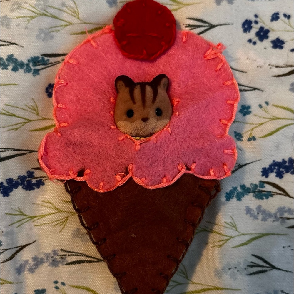 Handmade Felt Pouch Keychains - Picture 8 of 8